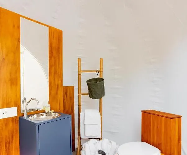 La Bolla Del Borgo. Le Marche Tra Le Stelle. Glamping